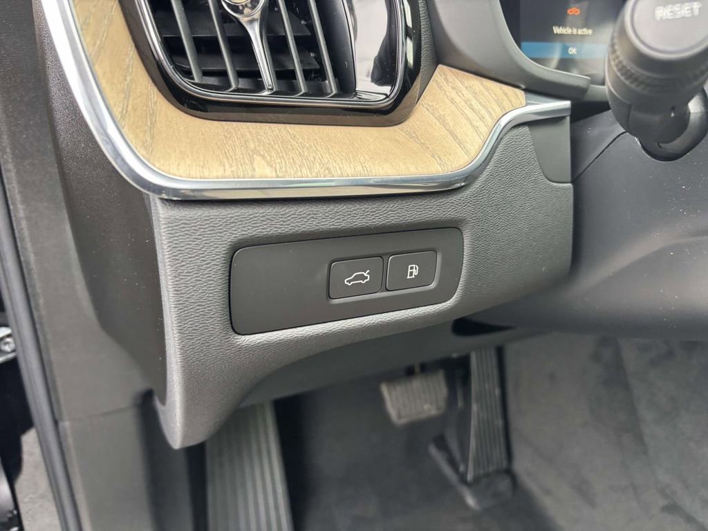 New 2026 Volvo XC60 T8 Plus w/ Protection Package Premier image 14