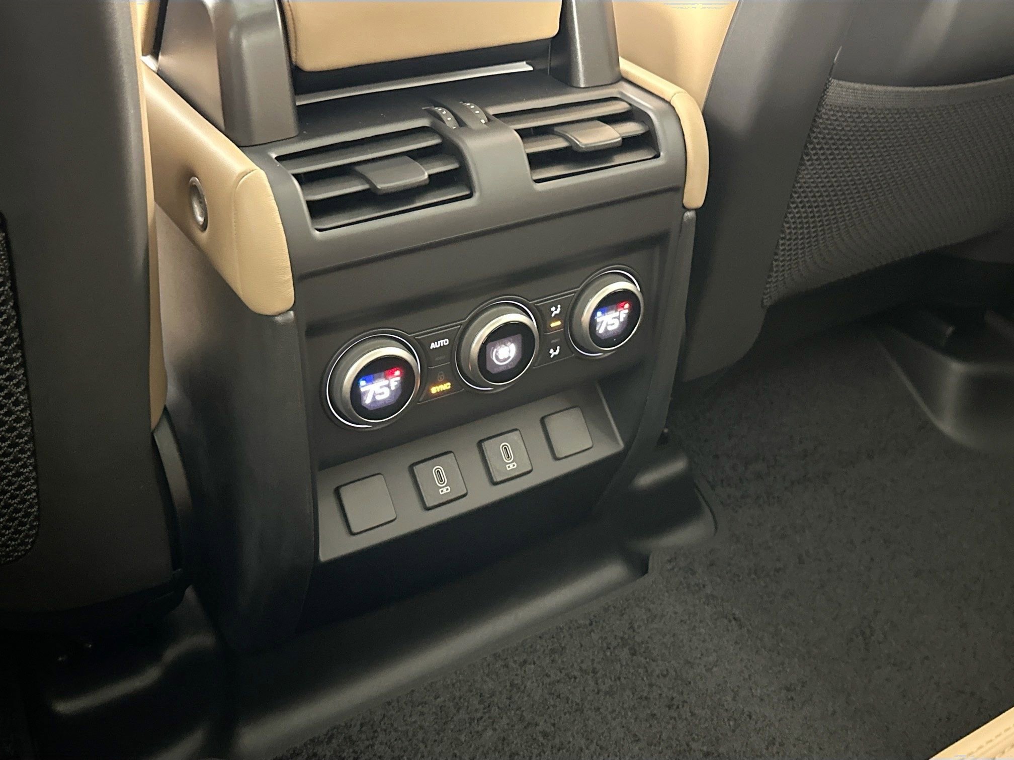 Used 2026 Land Rover Defender 110 X-Dynamic SE image 24