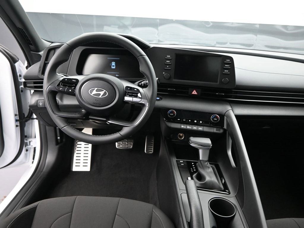 Used 2025 Hyundai Elantra Sport image 10
