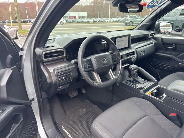 Used 2025 Toyota Tacoma SR5 w/ SR5 Upgrade Package AWD/4WD image 9