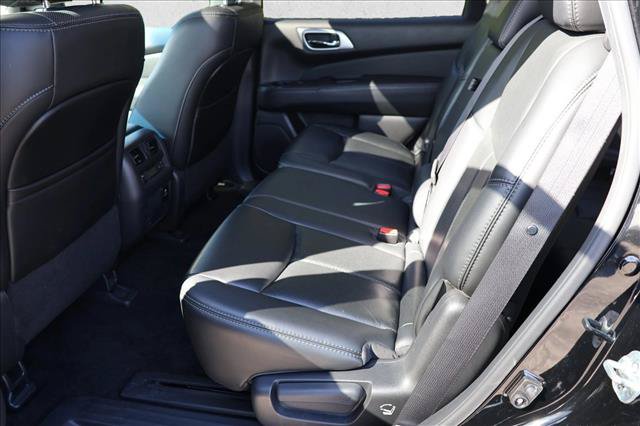 Used 2016 Nissan Pathfinder Platinum AWD/4WD image 24