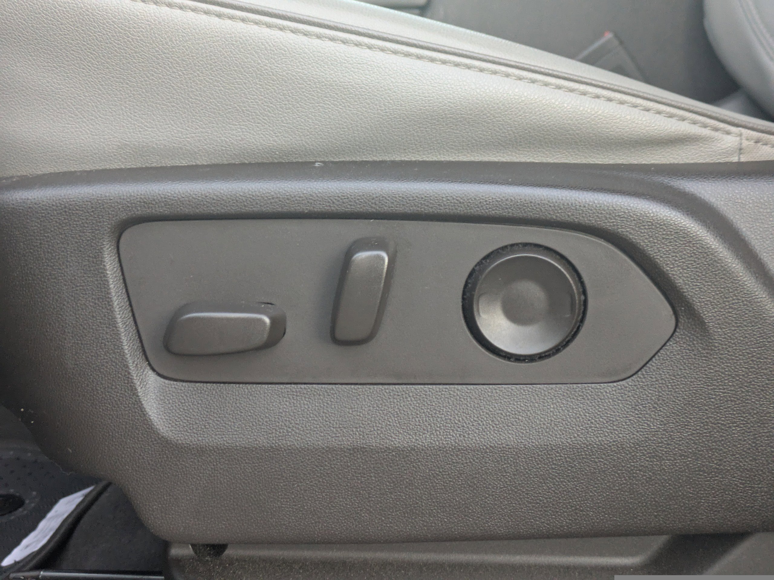 Used 2022 GMC Yukon SLT w/ SLT Premium Package image 19