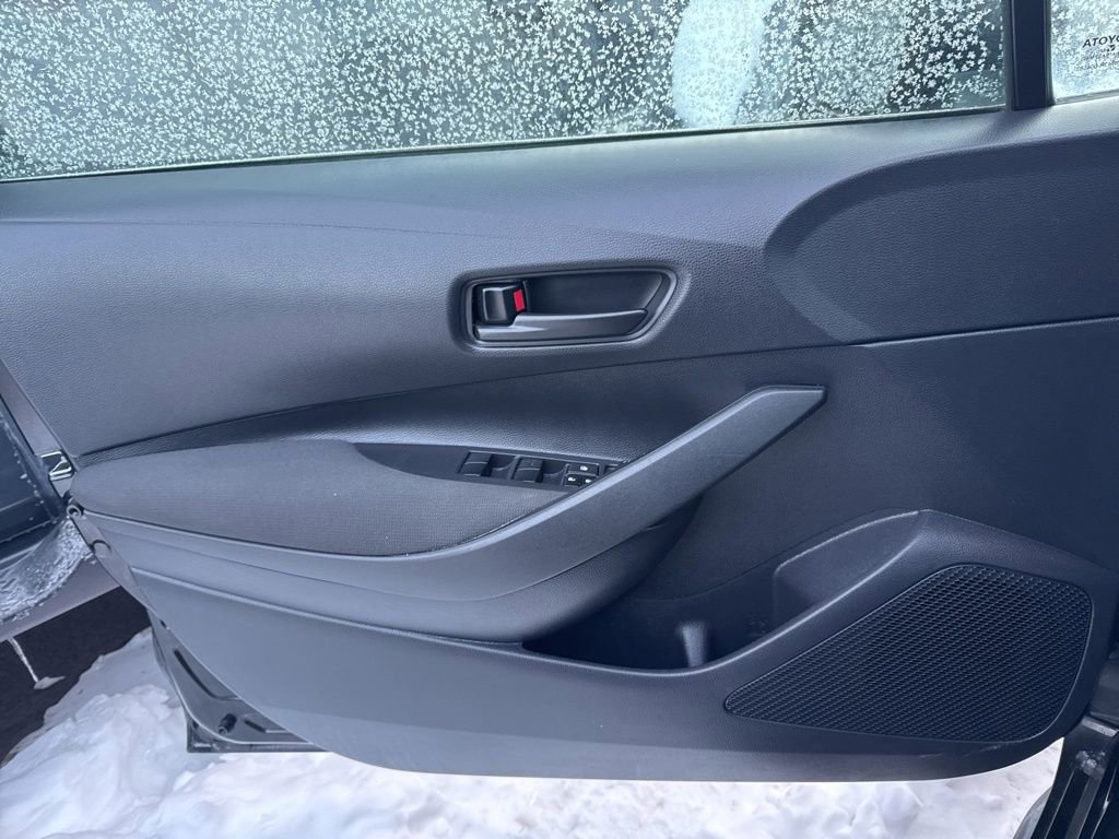 Used 2025 Toyota Corolla LE image 9