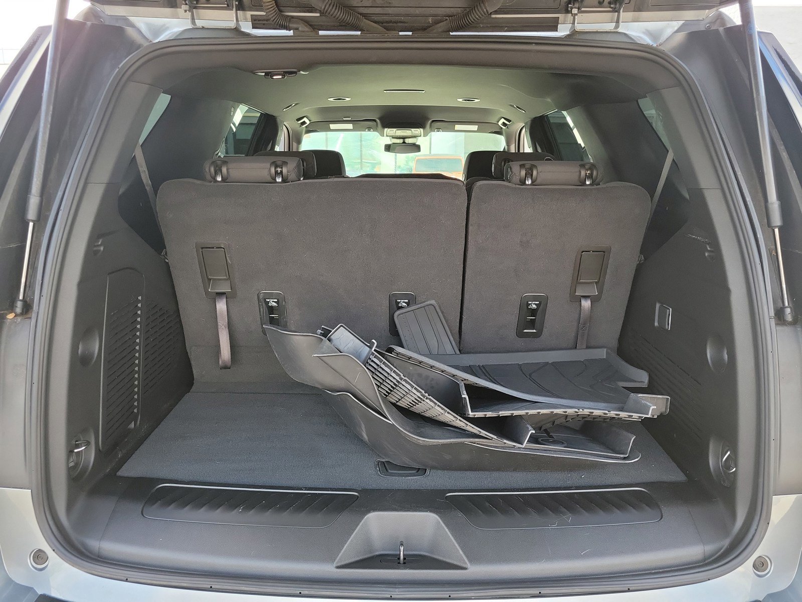 Used 2024 Chevrolet Tahoe LS RWD image 30