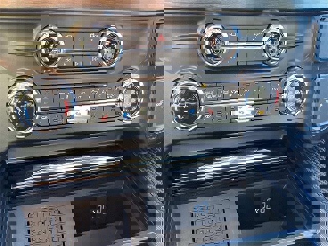 New 2026 Ford F250 Lariat w/ Black Appearance Package image 38