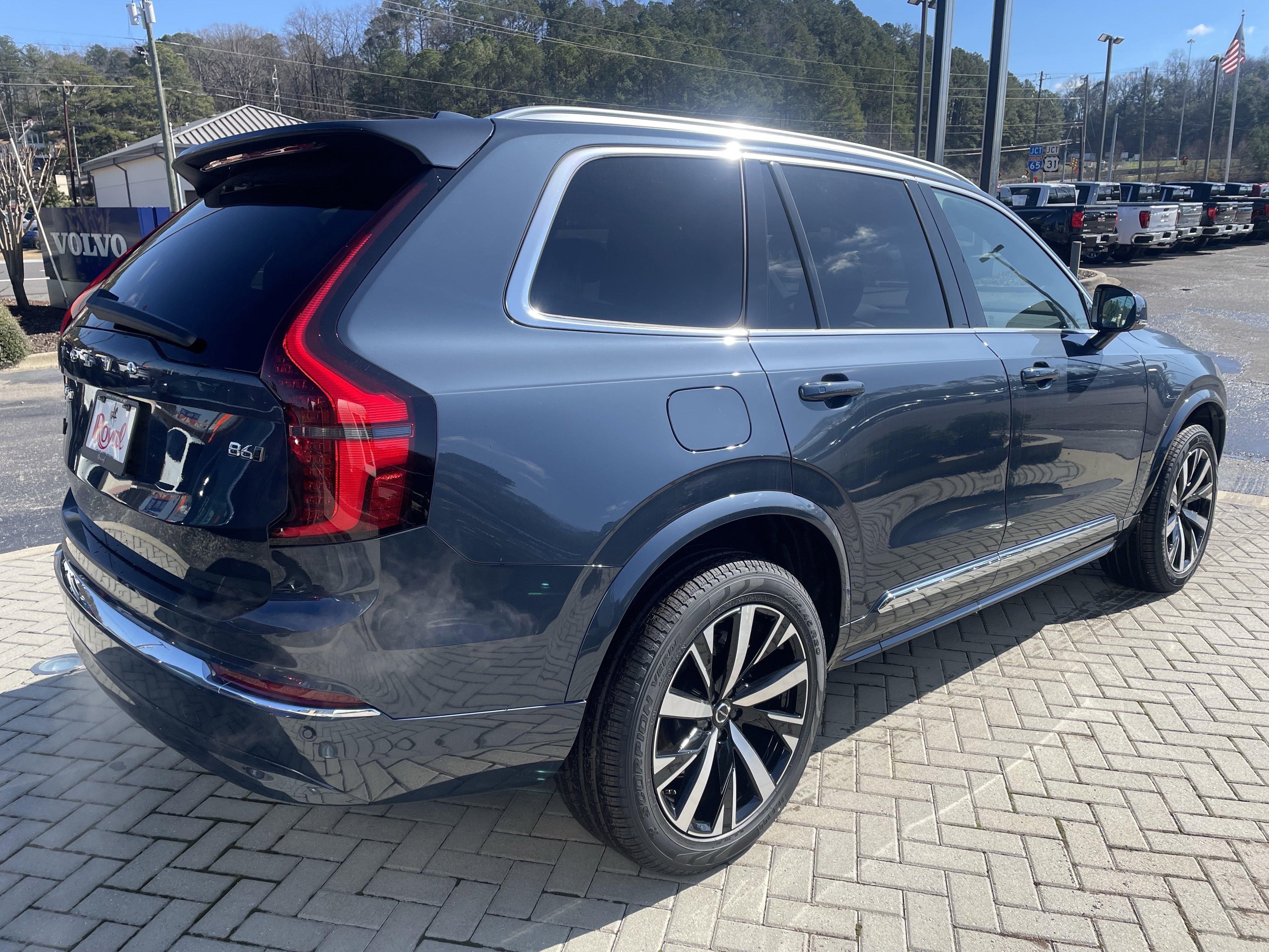 New 2026 Volvo XC90 B6 Core image 4