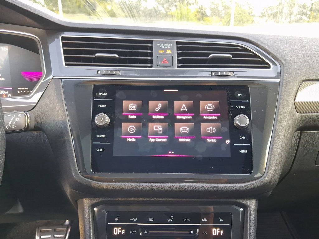 Used 2023 Volkswagen Tiguan SE R-Line image 21