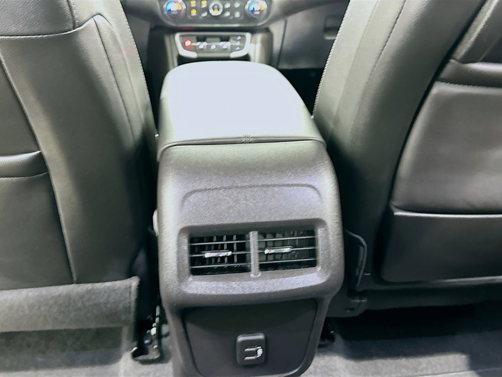 Used 2024 GMC Terrain SLT image 26