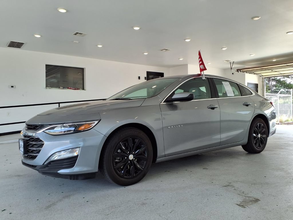 Used 2025 Chevrolet Malibu LT FWD image 2