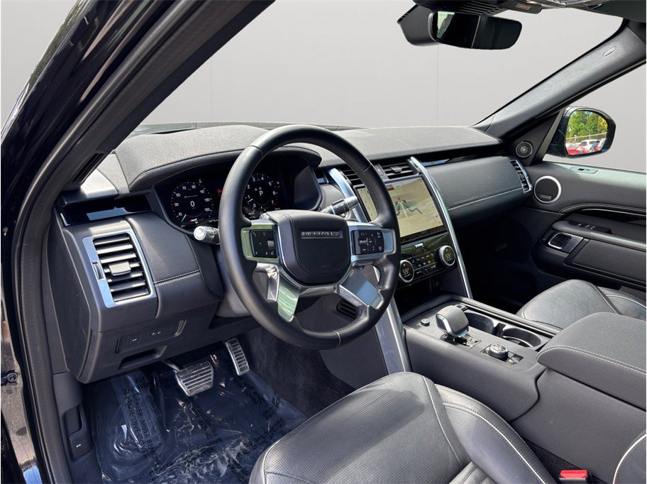 Used 2021 Land Rover Discovery HSE R-Dynamic AWD/4WD image 6