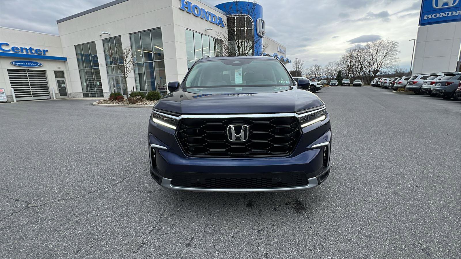 New 2025 Honda Pilot Touring image 9