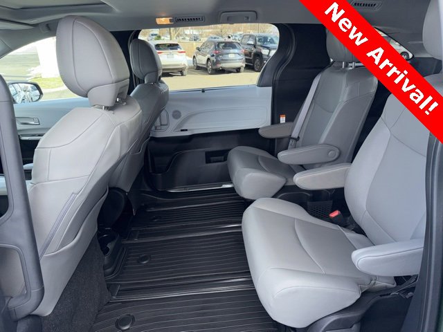 Used 2025 Toyota Sienna XLE image 7
