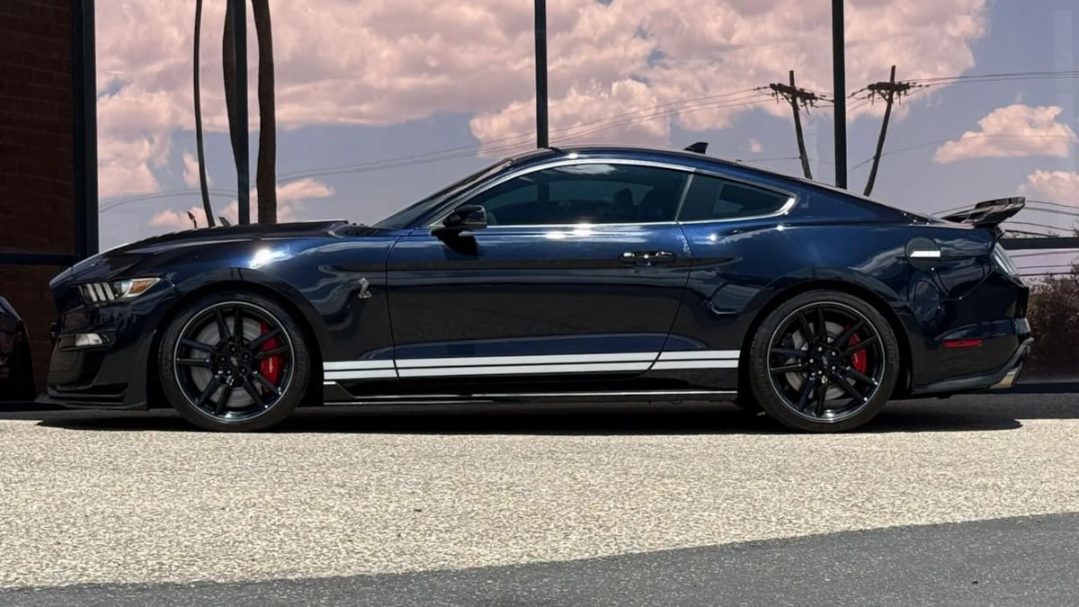 Used 2021 Ford Mustang Shelby GT500 w/ Technology Package RWD image 5