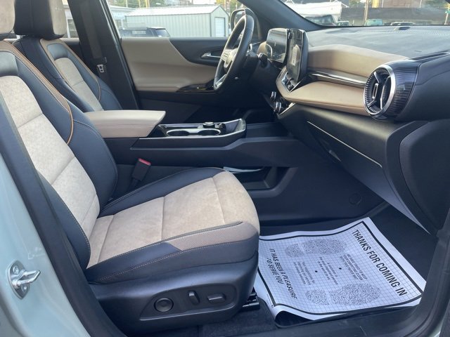 Used 2025 Chevrolet Equinox ACTIV w/ Safety and Technology Package image 34