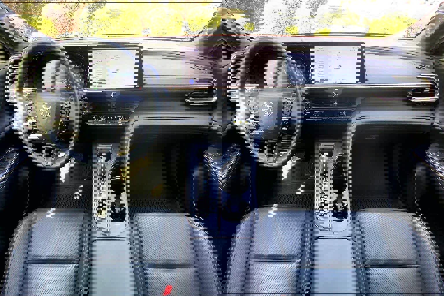 Used 2023 Toyota Crown Limited image 16