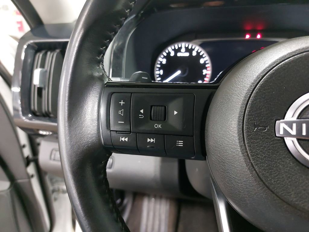 Used 2023 Nissan Pathfinder SV image 18