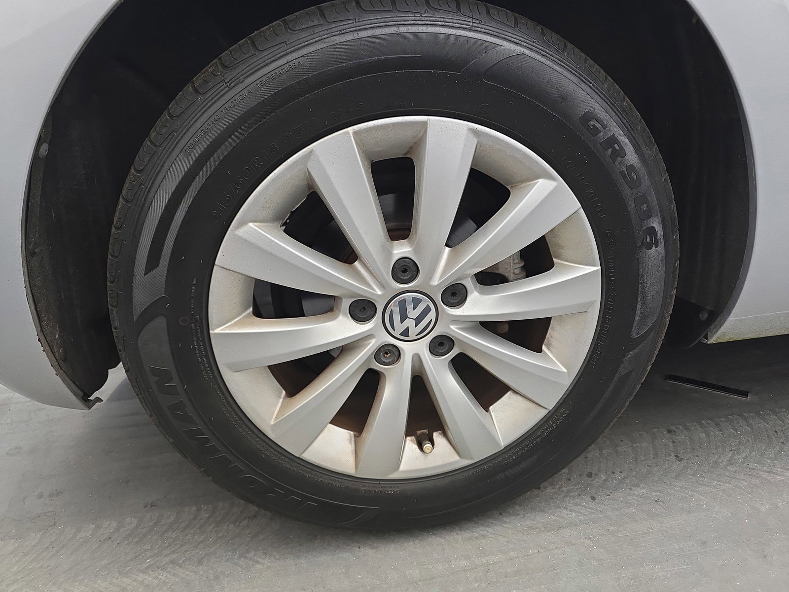 Used 2016 Volkswagen Beetle 1.8T Classic FWD image 16