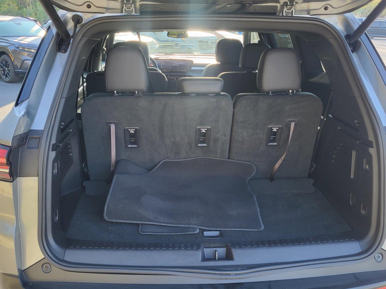 Used 2025 Buick Enclave Preferred image 4