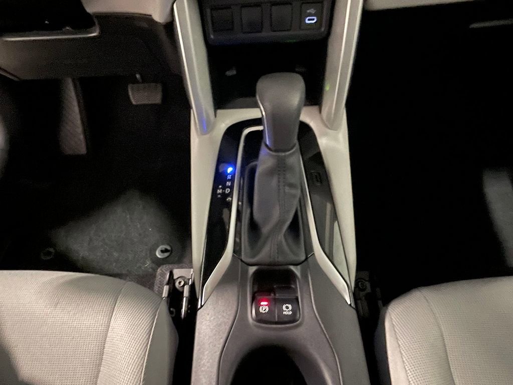 Used 2025 Toyota Corolla Cross LE image 31