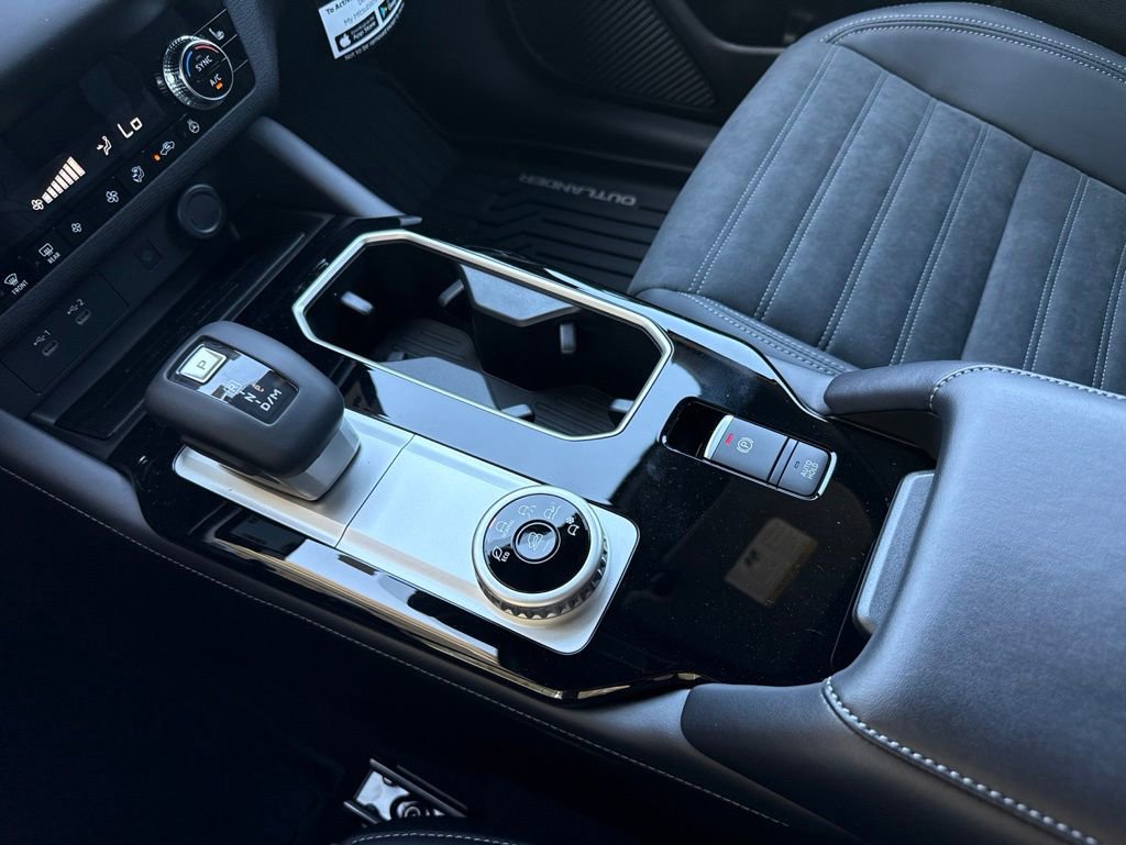 New 2026 Mitsubishi Outlander LE FWD image 20