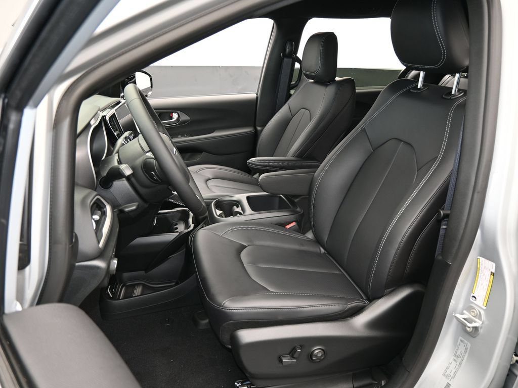 New 2026 Chrysler Voyager LX FWD image 26