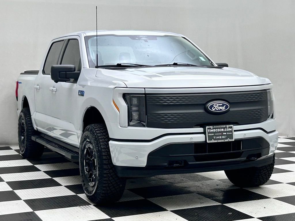 Used 2025 Ford F150 Lightning Flash image 2