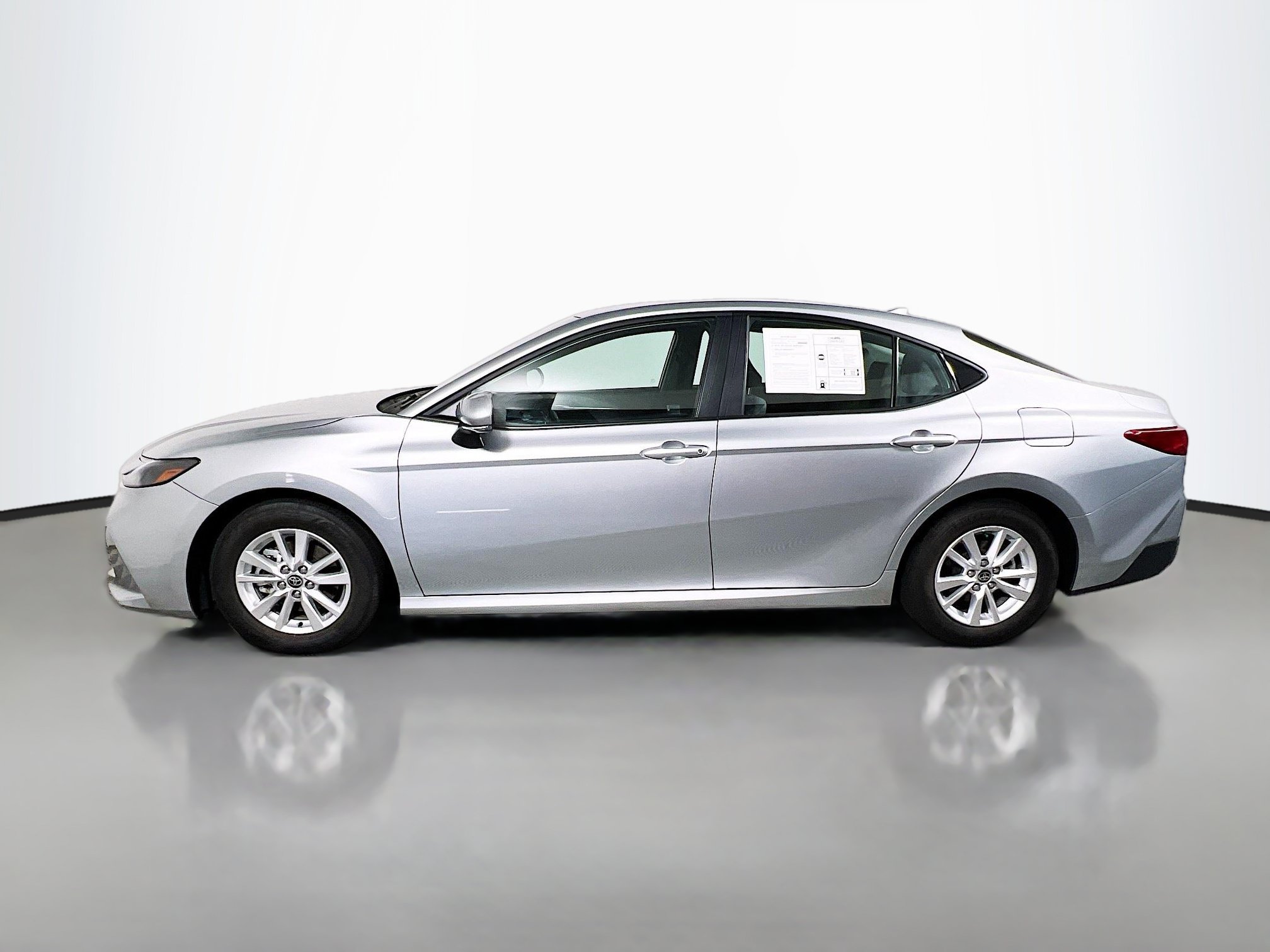 Used 2025 Toyota Camry LE FWD image 9