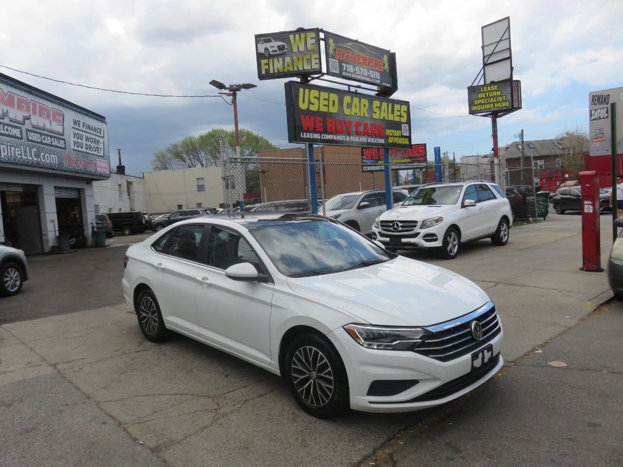 Used 2019 Volkswagen Jetta SE FWD image 3