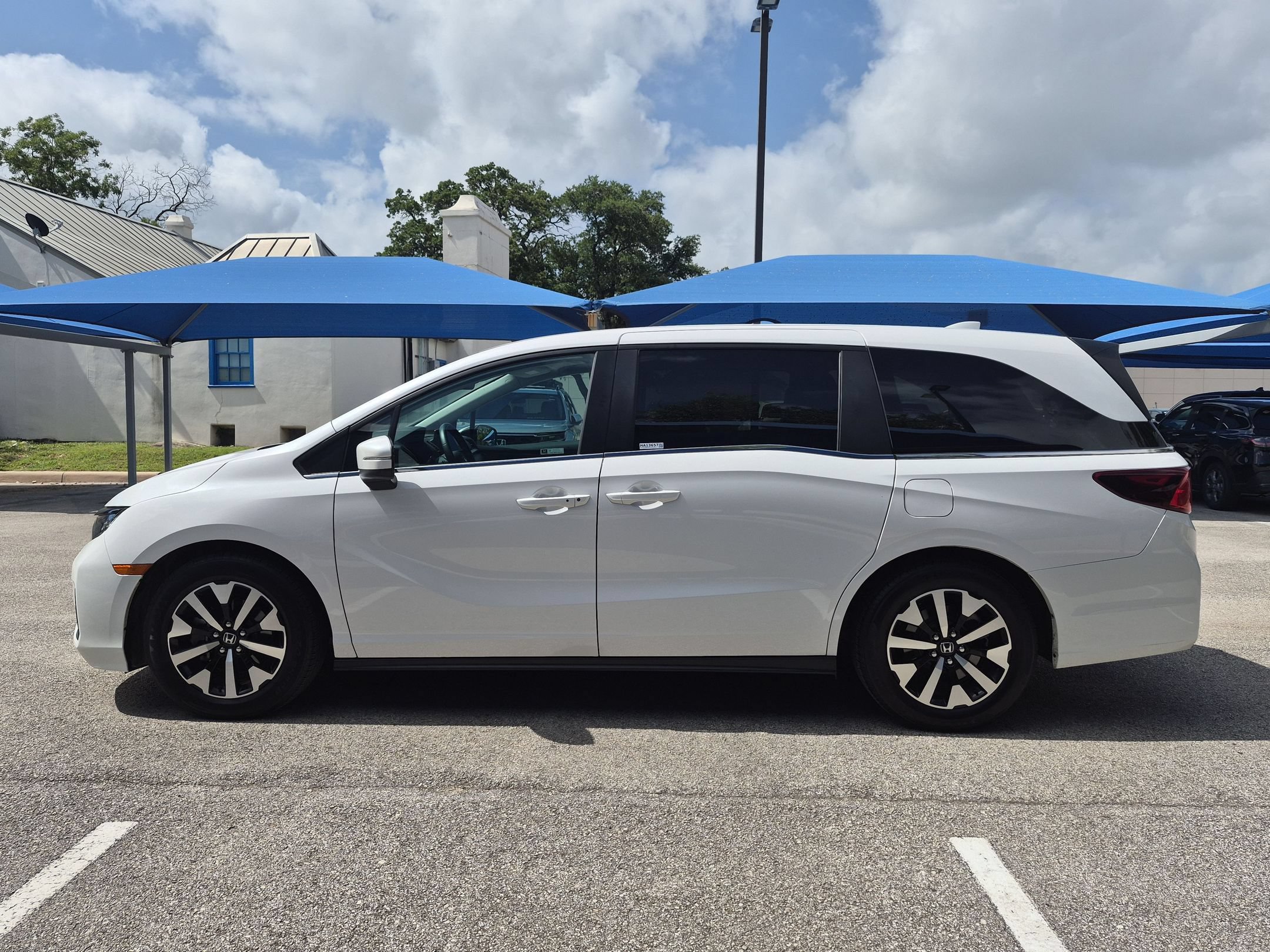 Certified 2025 Honda Odyssey EX-L image 6