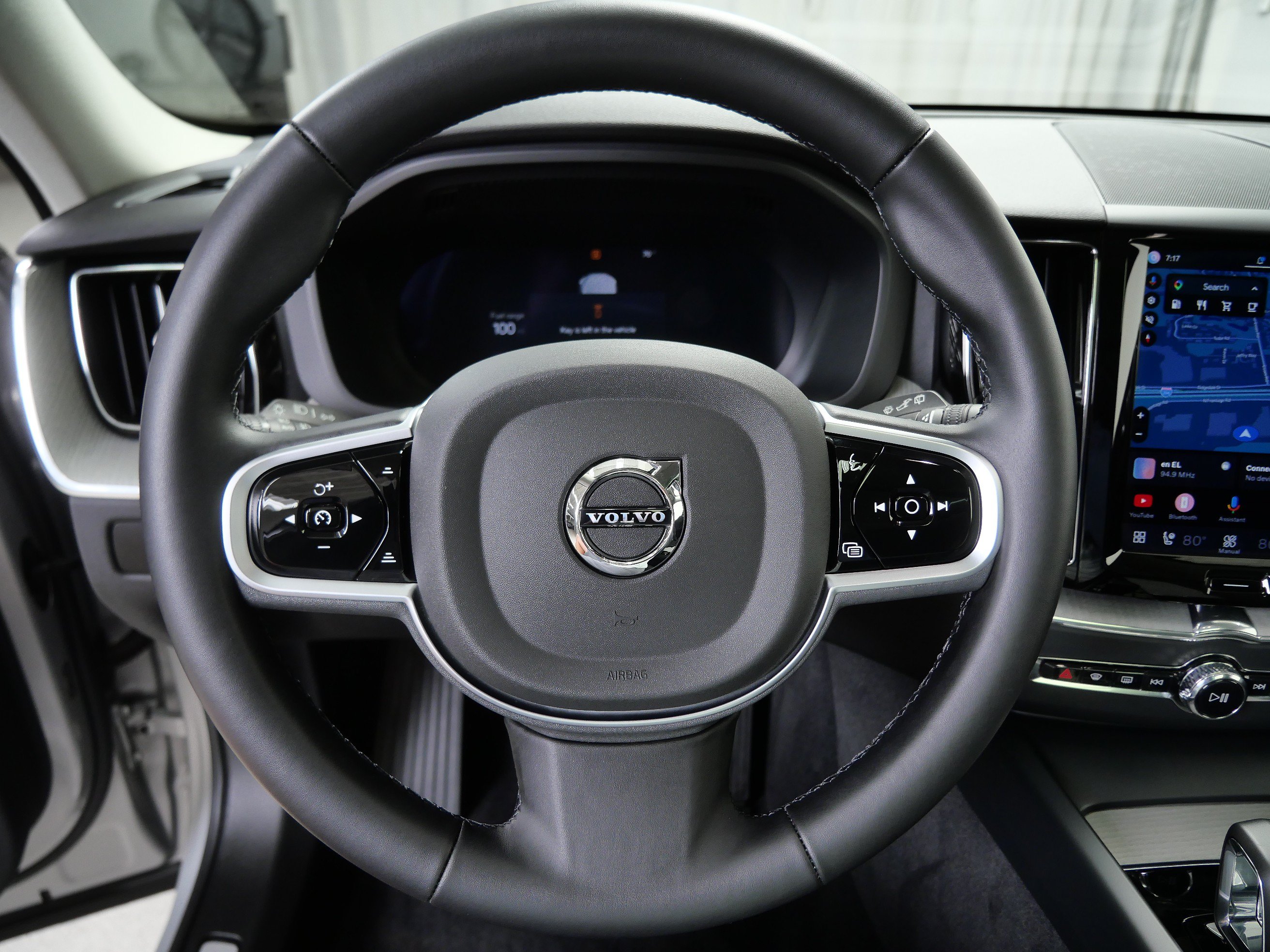 Used 2025 Volvo XC60 B5 Plus w/ Climate Package AWD/4WD image 22