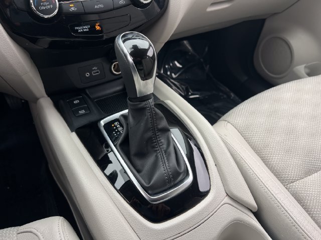 Used 2022 Nissan Rogue Sport SV w/ Technology Package FWD image 23
