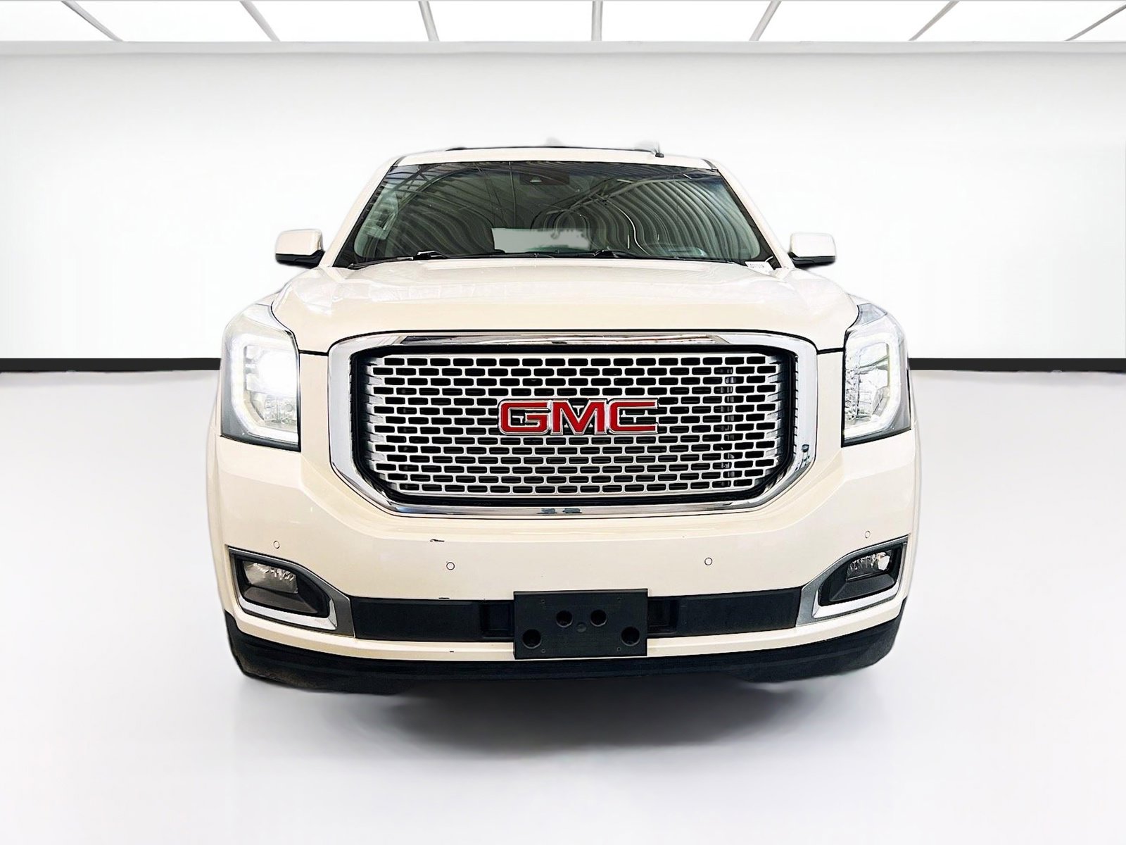 Used 2015 GMC Yukon XL Denali image 2