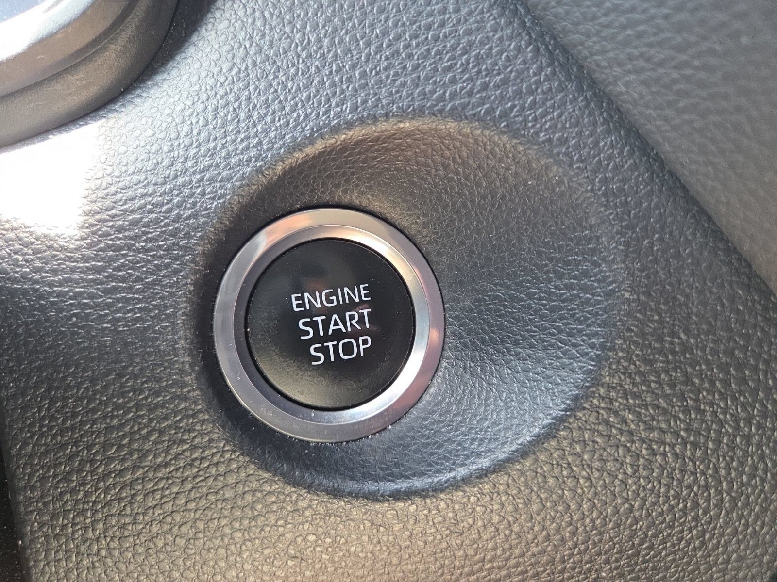 Used 2023 Toyota Corolla Cross LE AWD/4WD image 19