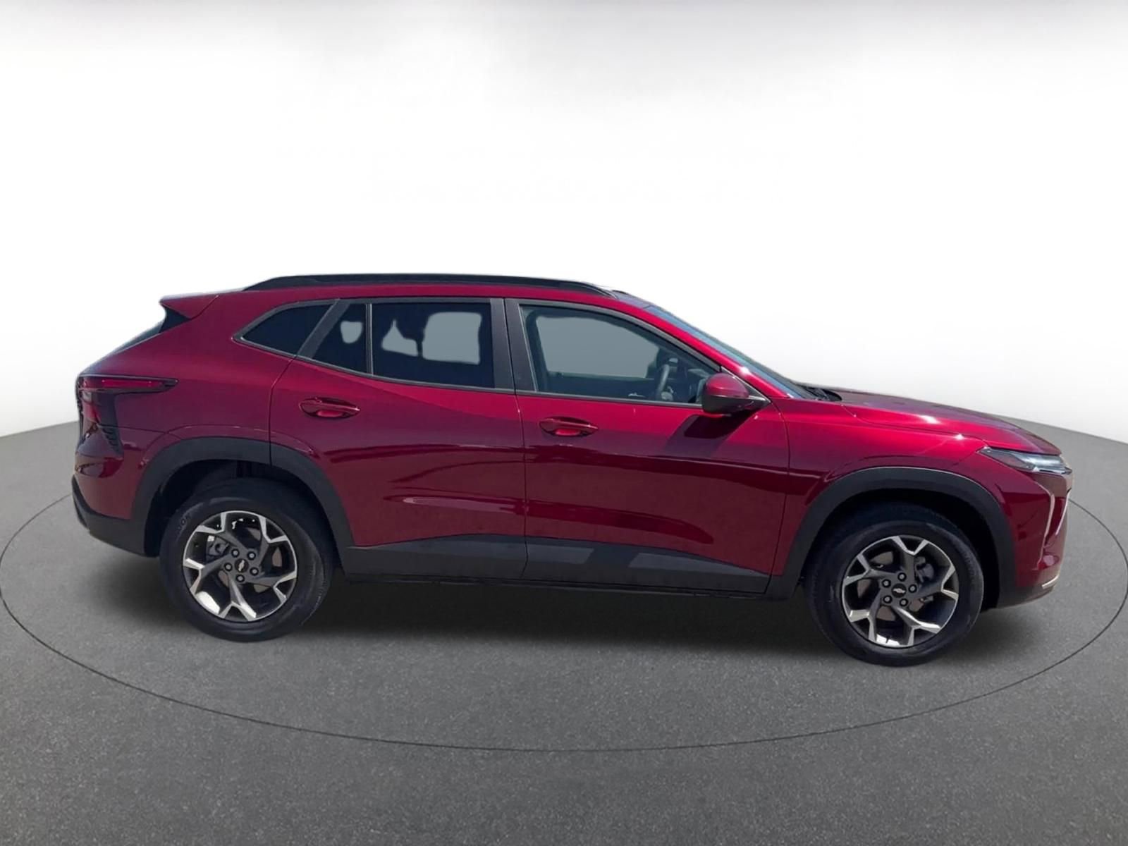 Used 2025 Chevrolet Trax LT FWD image 16