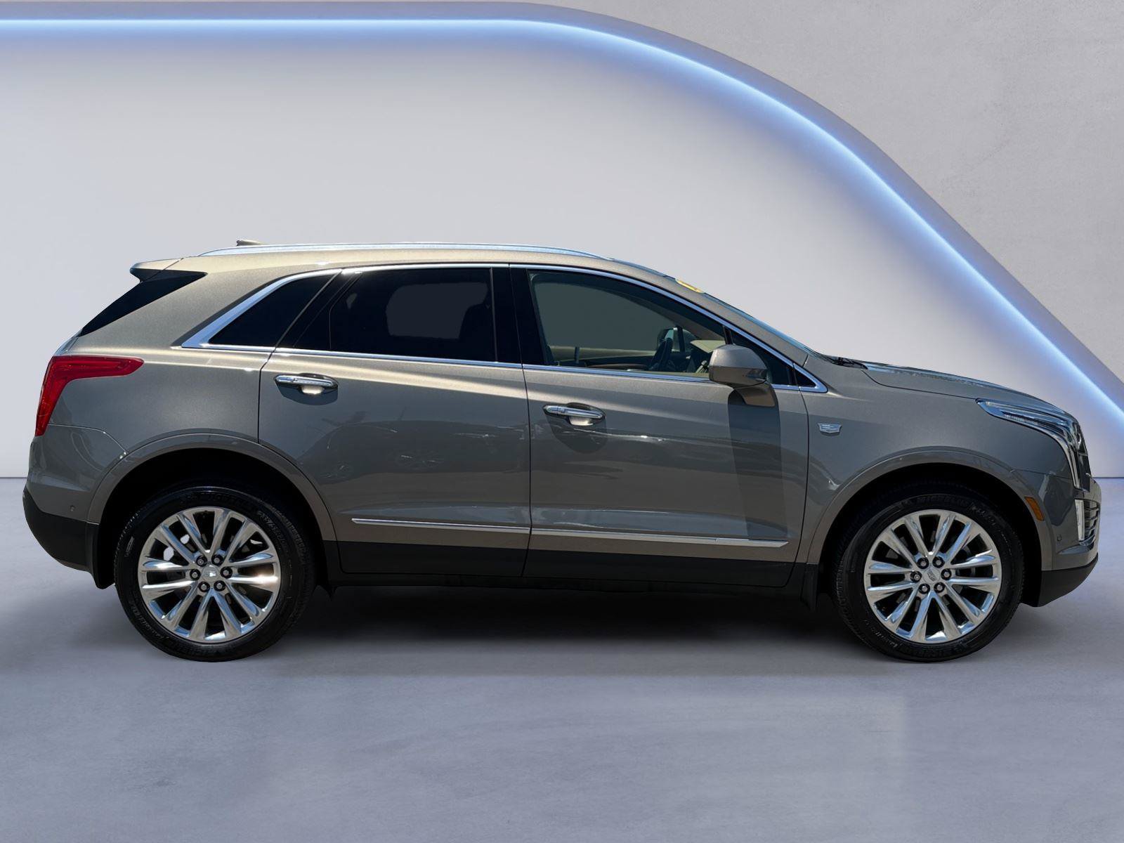 Used 2018 Cadillac XT5 Platinum w/ Driver Assist Package AWD/4WD image 2