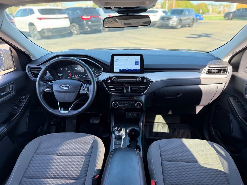 Used 2022 Ford Escape SE w/ Cold Weather Package AWD/4WD image 2