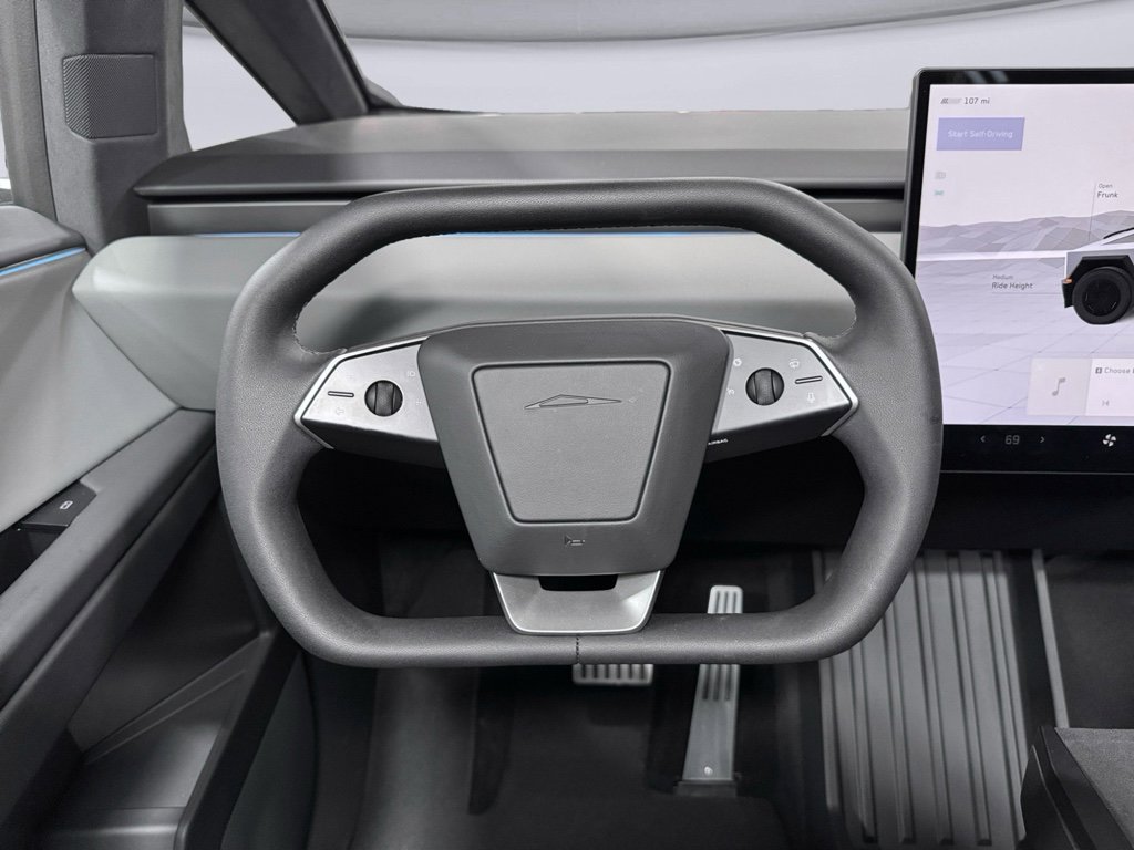 Used 2025 Tesla Cybertruck AWD Crew Cab image 8