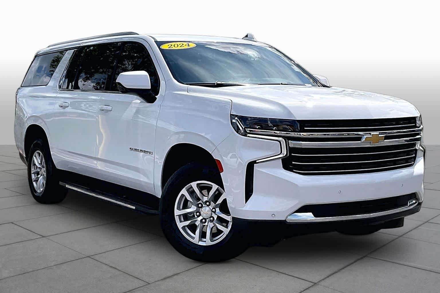 Certified 2024 Chevrolet Suburban LT RWD image 3