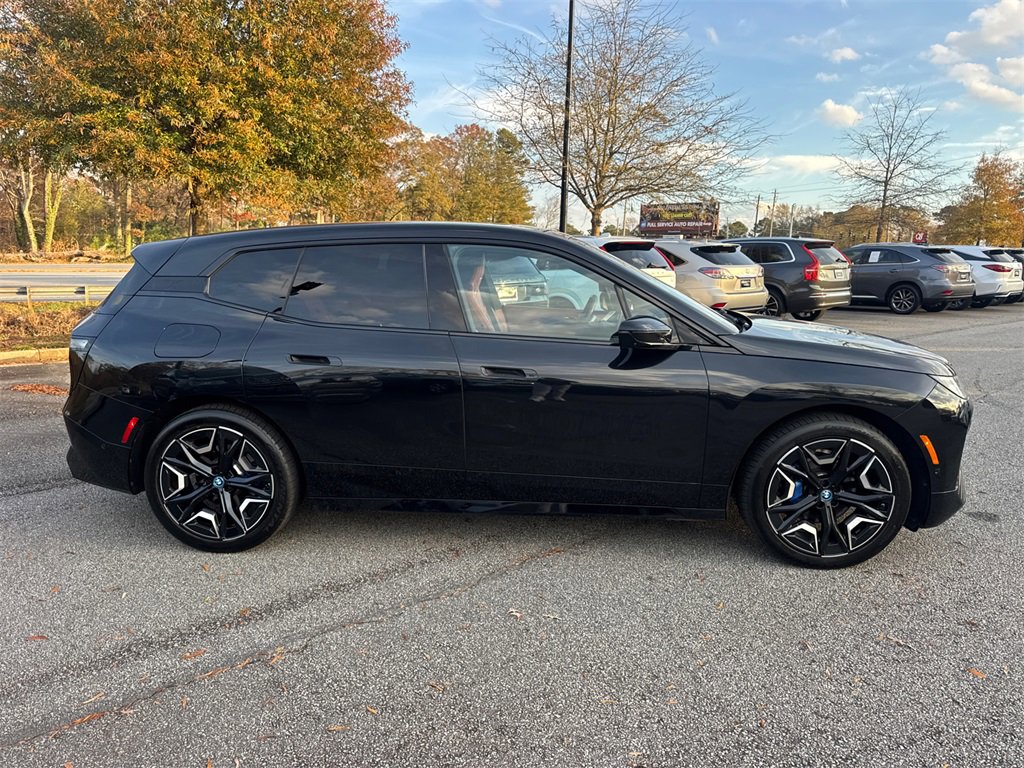 Used 2023 BMW iX xDrive50 w/ Premium Package image 8