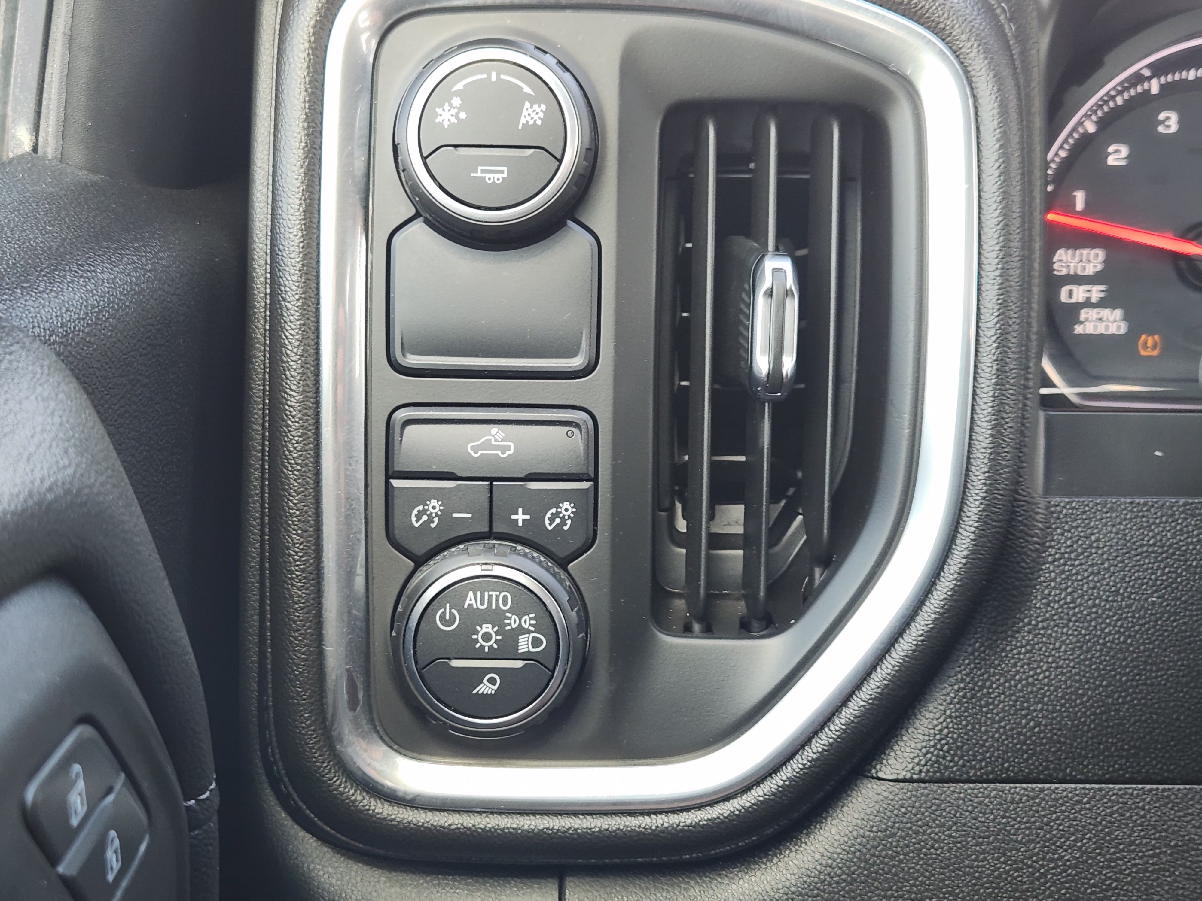 Used 2019 Chevrolet Silverado 1500 LT w/ Texas Edition RWD image 23