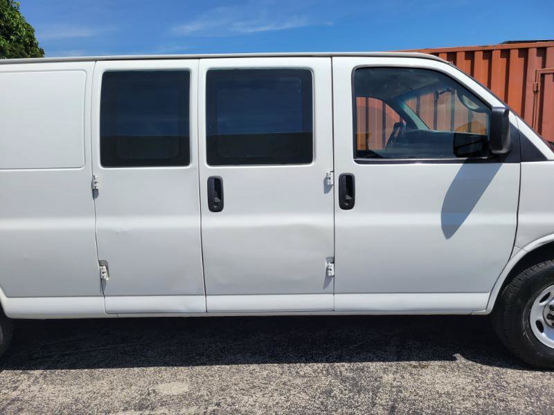 Used 2011 Chevrolet Express 3500 Extended RWD image 35