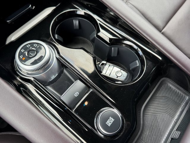 Certified 2025 Ford Explorer Platinum w/ LUX Leather Package image 39