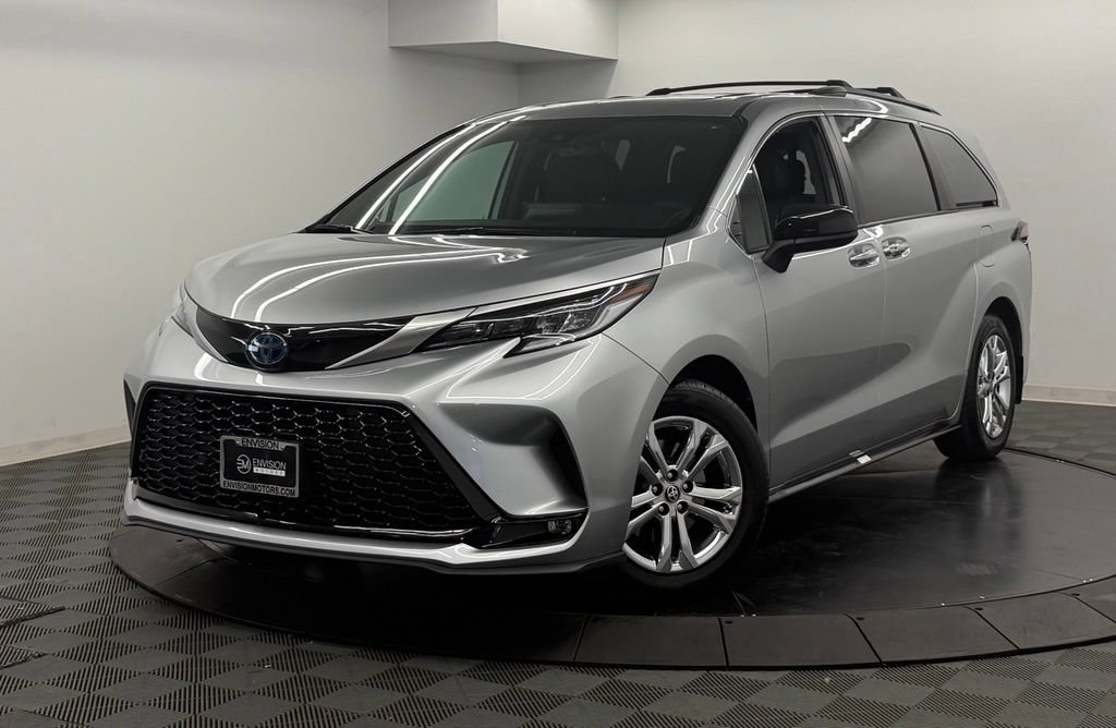 Certified 2023 Toyota Sienna XSE w/ XSE Plus Package AWD/4WD image 3