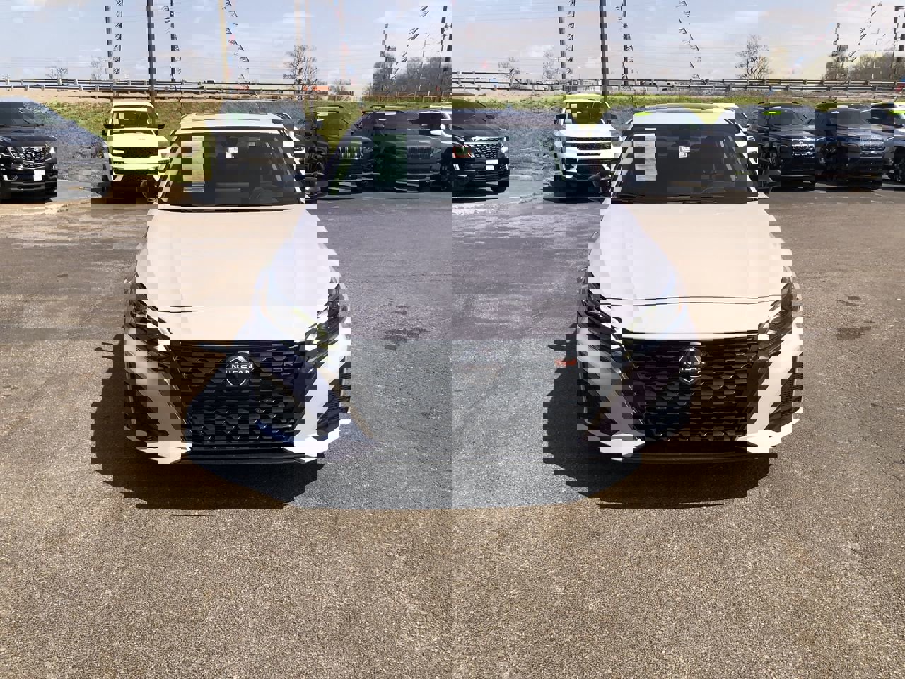 Used 2025 Nissan Altima 2.5 SR w/ SR Premium Package image 16