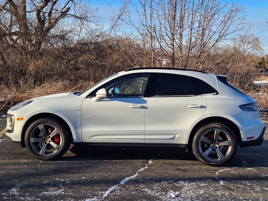 Certified 2022 Porsche Macan S image 2