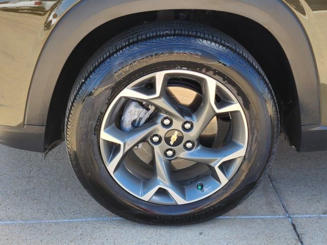 Used 2024 Chevrolet Trax LT w/ Sunroof Package image 17