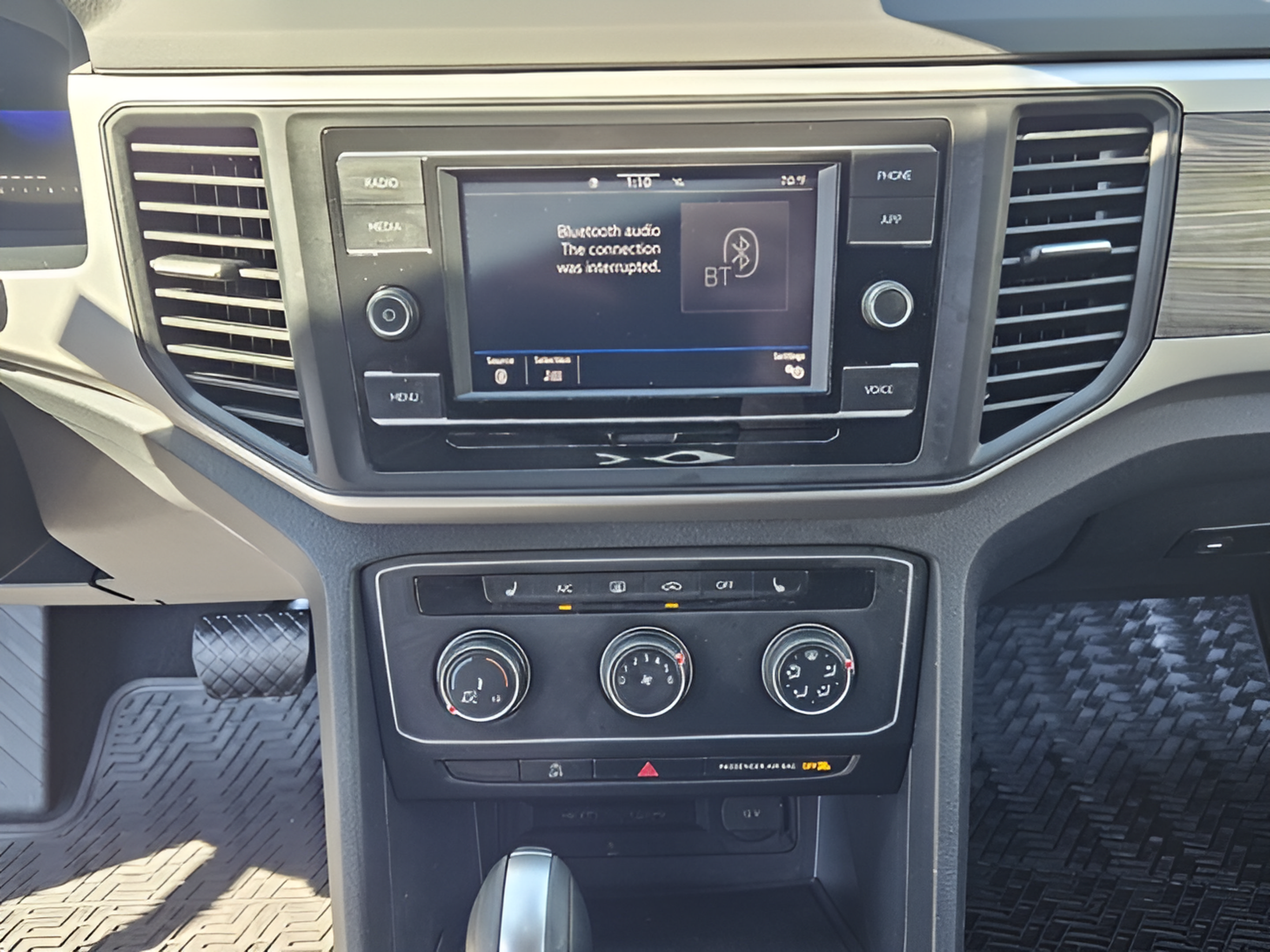 Used 2023 Volkswagen Atlas Cross Sport SE FWD image 18