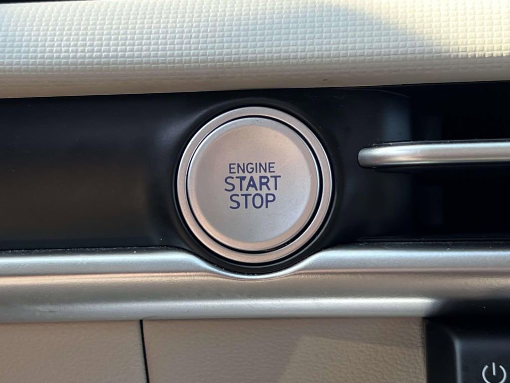 Certified 2025 Hyundai Tucson SE image 30