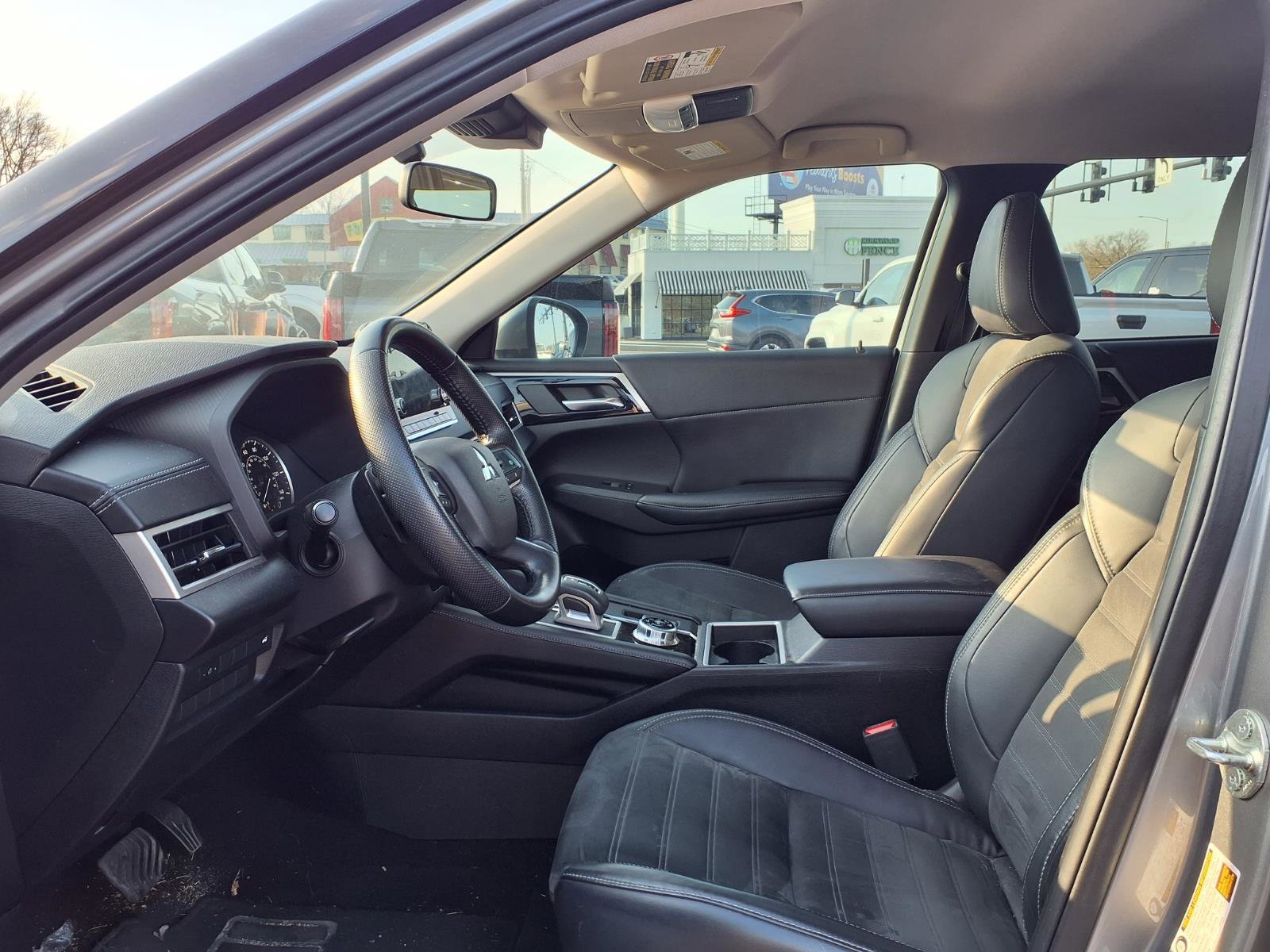Used 2022 Mitsubishi Outlander SE image 18