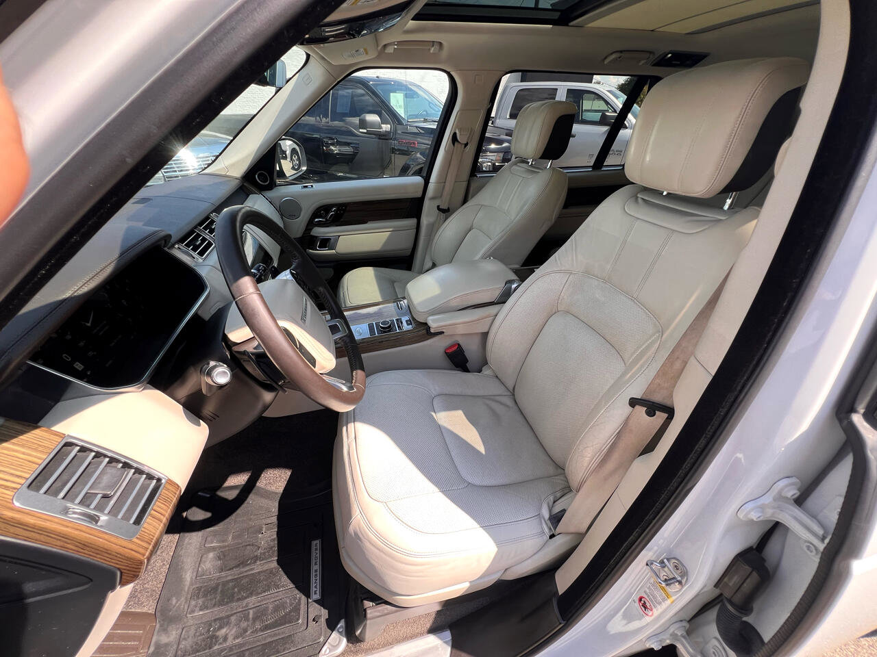 Used 2018 Land Rover Range Rover Long Wheelbase Supercharged image 14